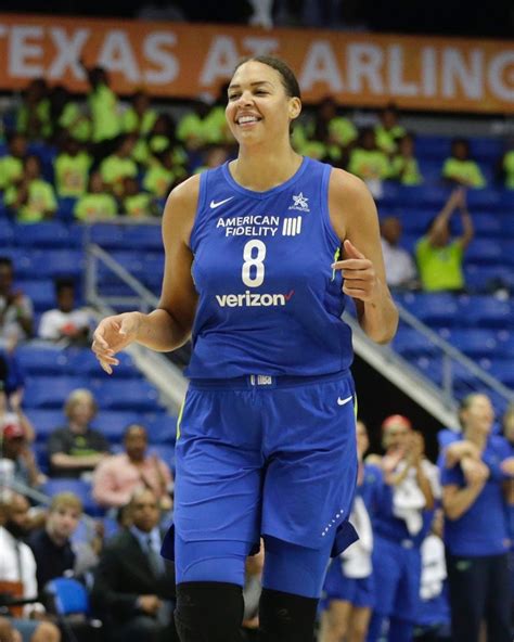 Basketballer Liz Cambage twerks in a G